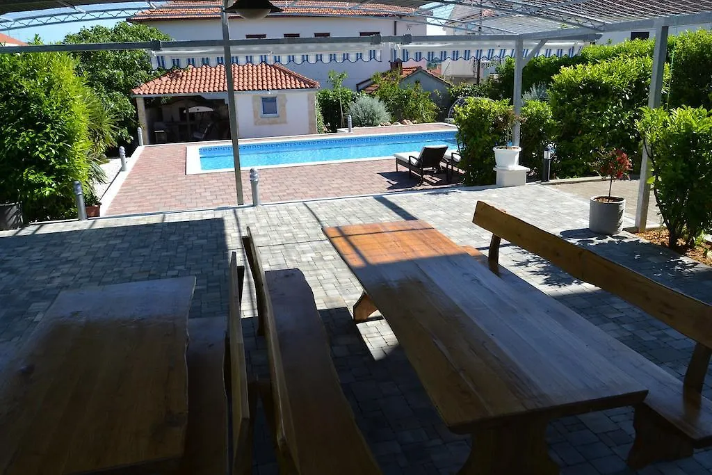 Apartment Mary Trogir 0*,