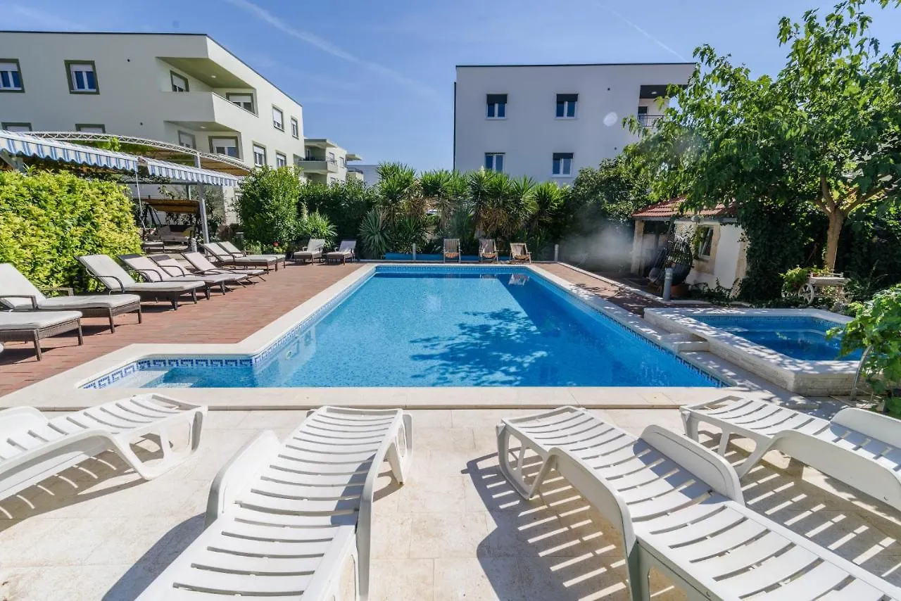 Apartment Mary Trogir 0*,