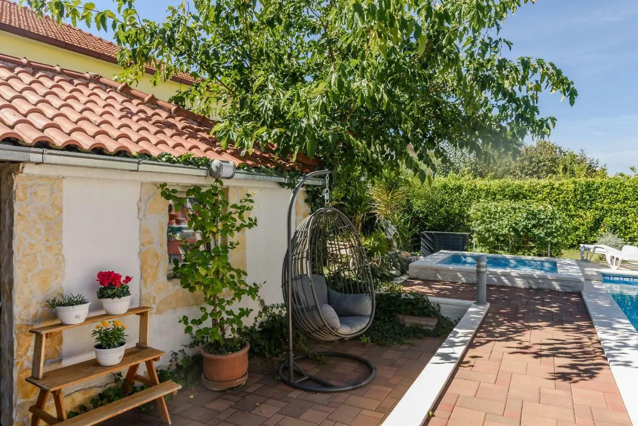 Apartment Mary Trogir 0*,
